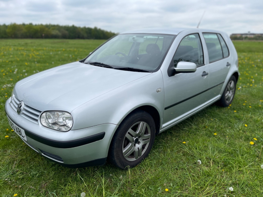 VOLKSWAGEN GOLF