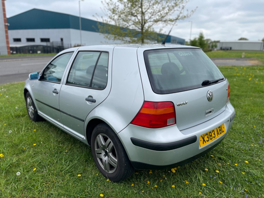 VOLKSWAGEN GOLF