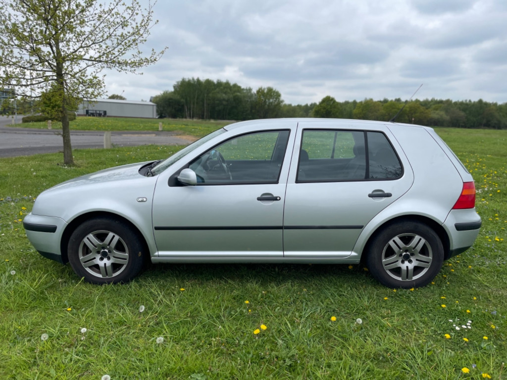 VOLKSWAGEN GOLF