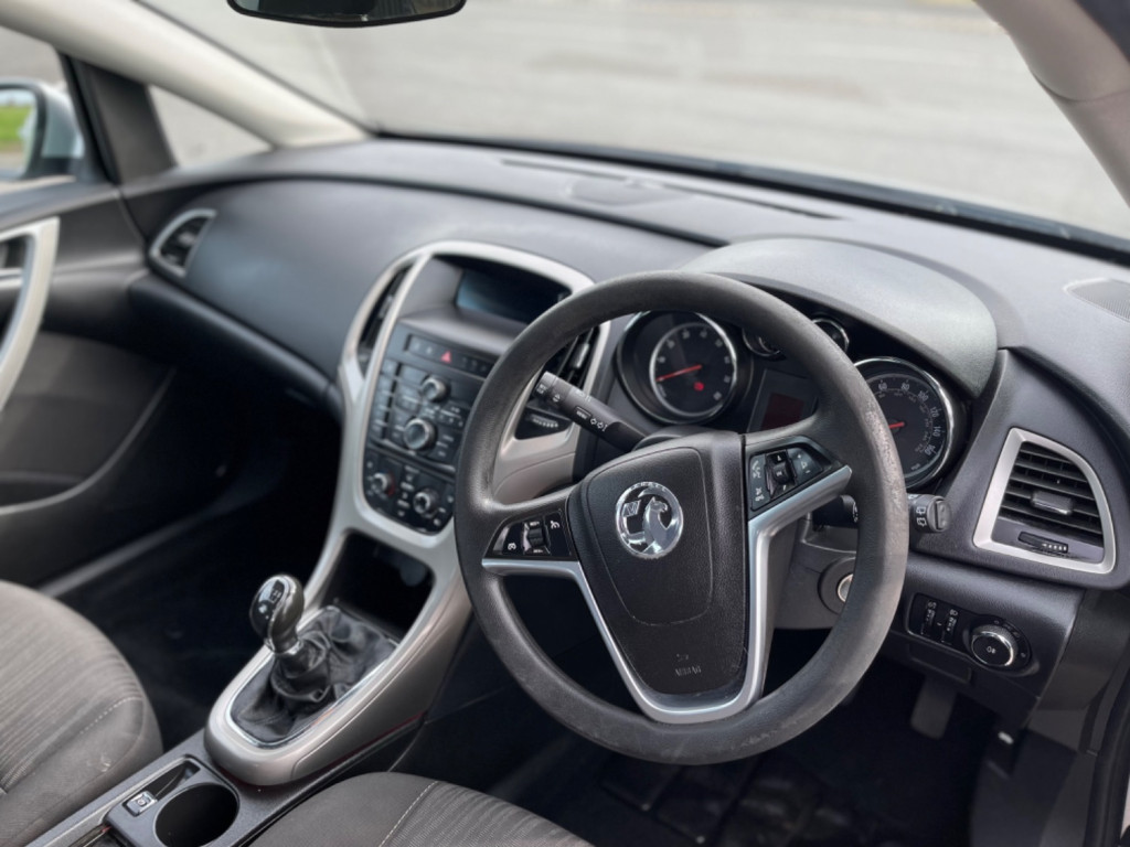 VAUXHALL ASTRA