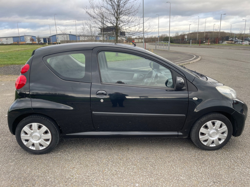 PEUGEOT 107