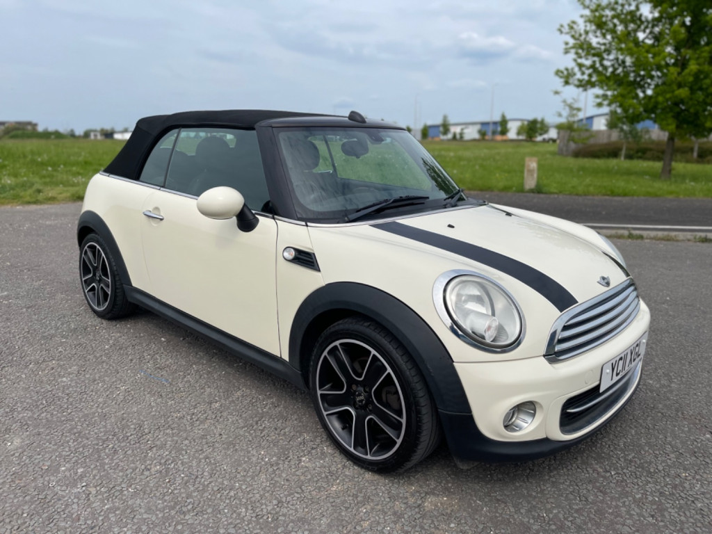 View MINI CABRIOLET COOPER