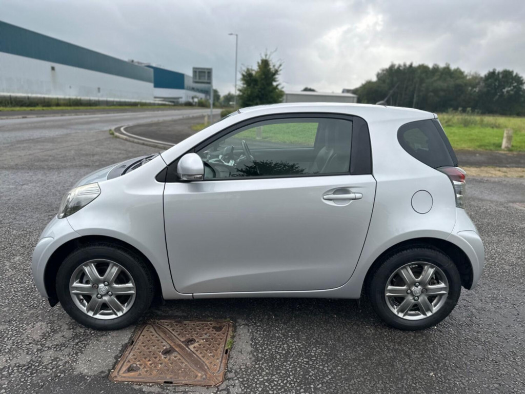 TOYOTA IQ