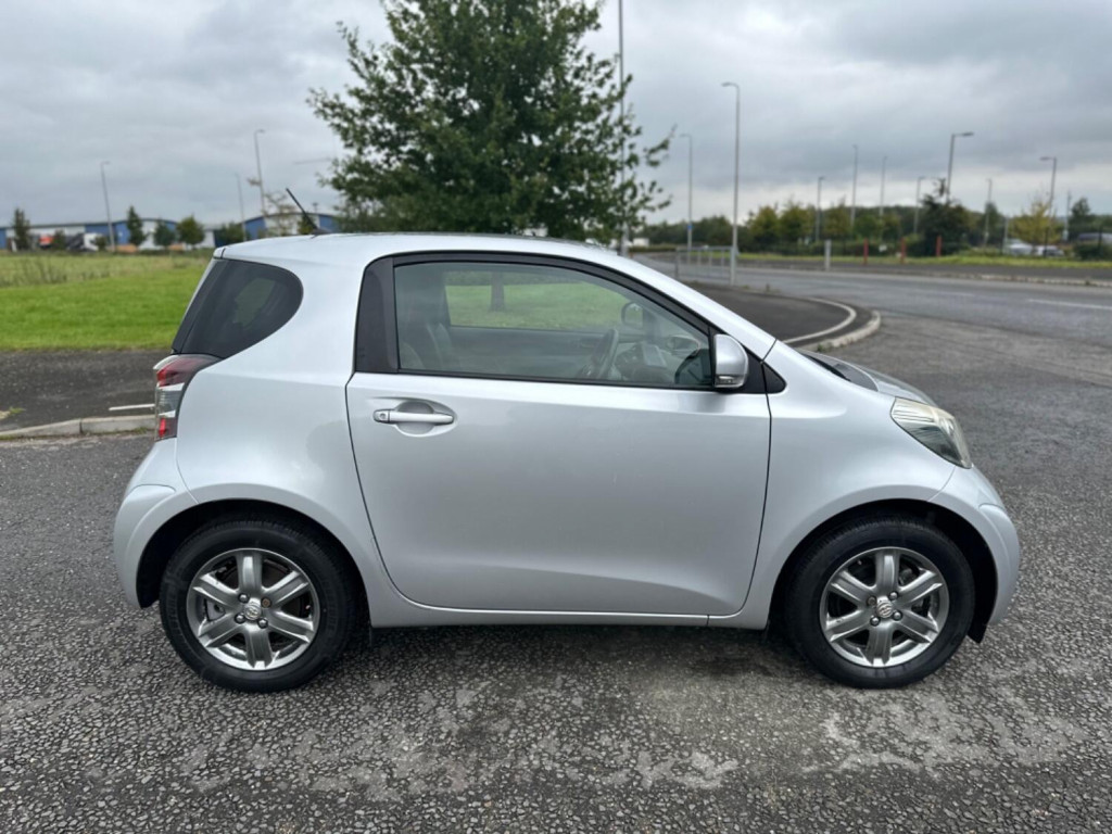 TOYOTA IQ
