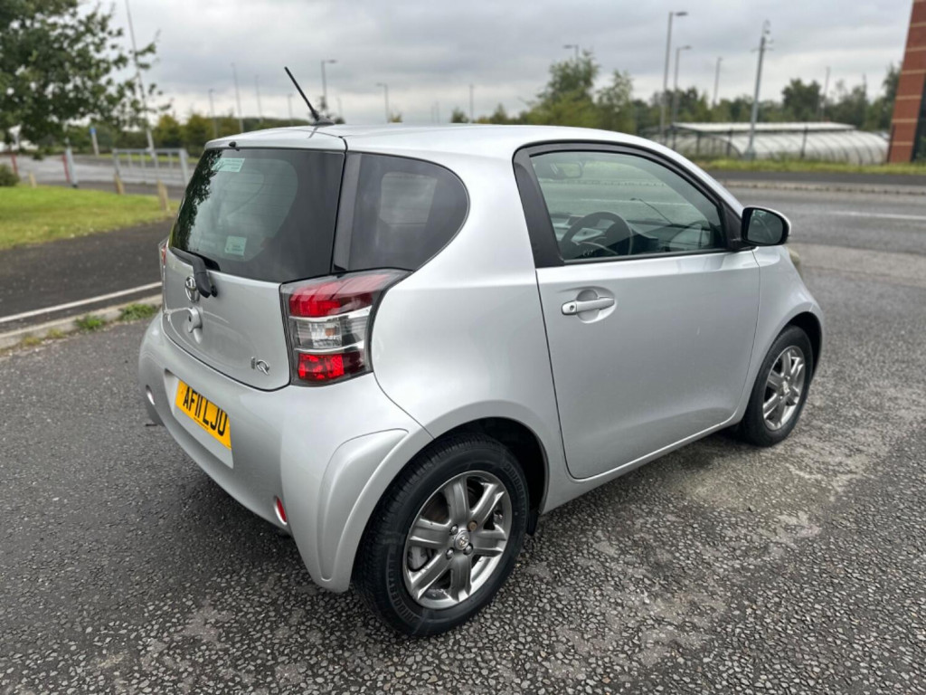 TOYOTA IQ
