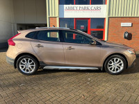 VOLVO V40 CROSS COUNTRY