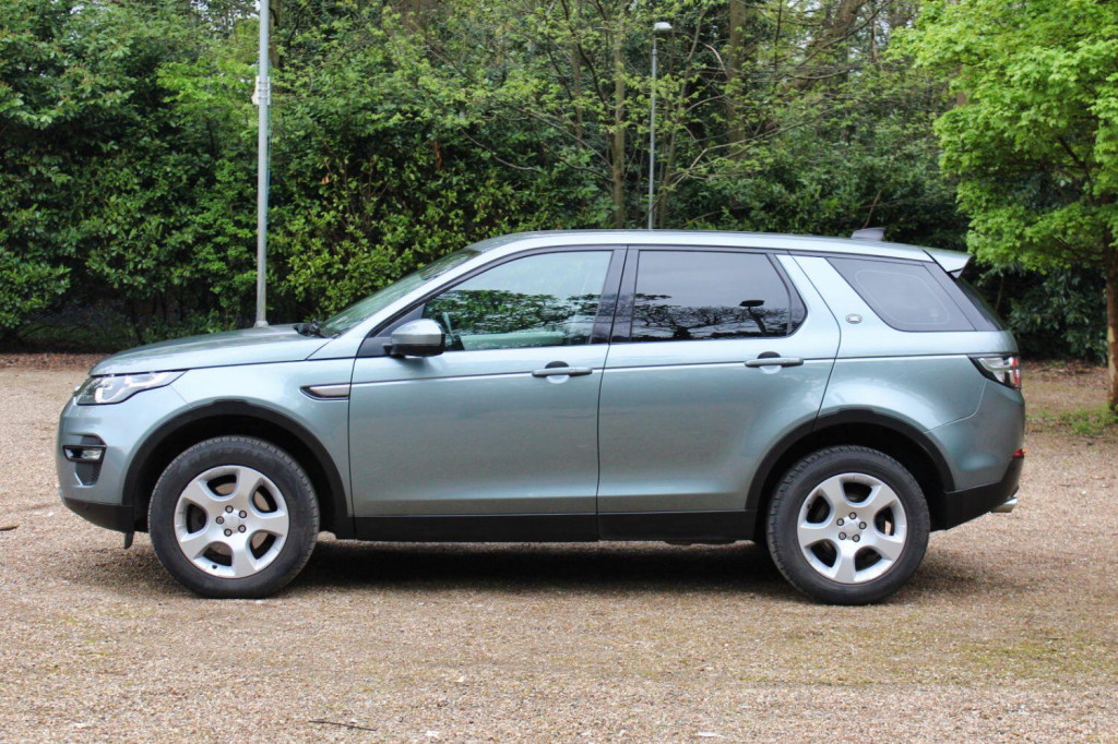 View LAND ROVER DISCOVERY SPORT 2.0 TD4 SE Tech 
