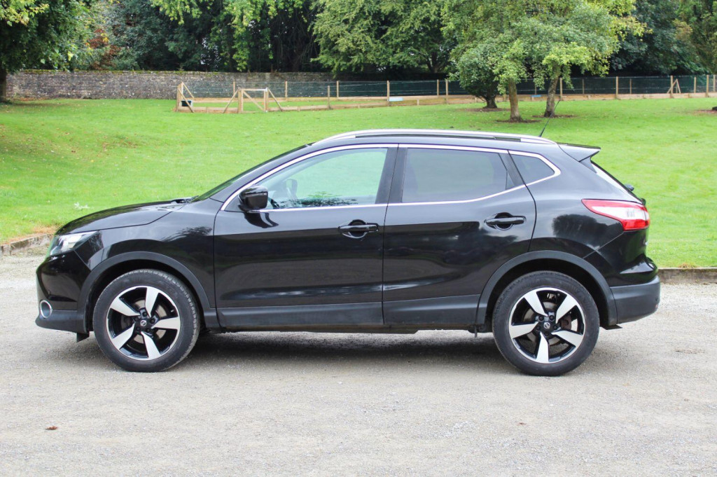 View NISSAN QASHQAI 1.5 dCi N-Connecta