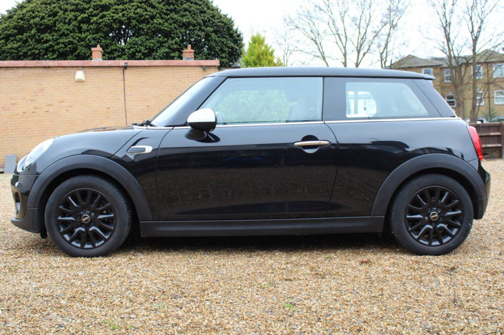 View MINI HATCH 1.5 Cooper 3-Door Hatch