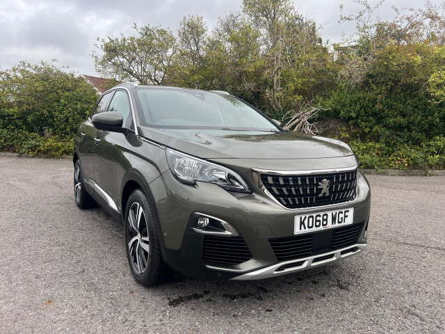 PEUGEOT 3008 1.2 PureTech Allure