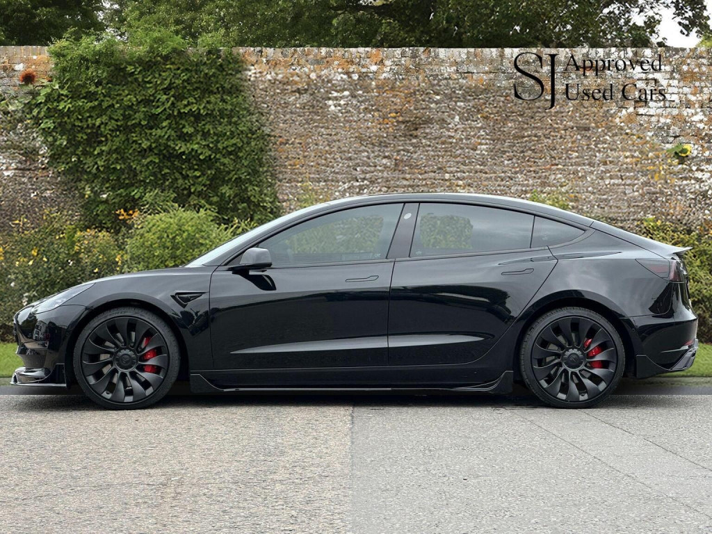 TESLA MODEL 3