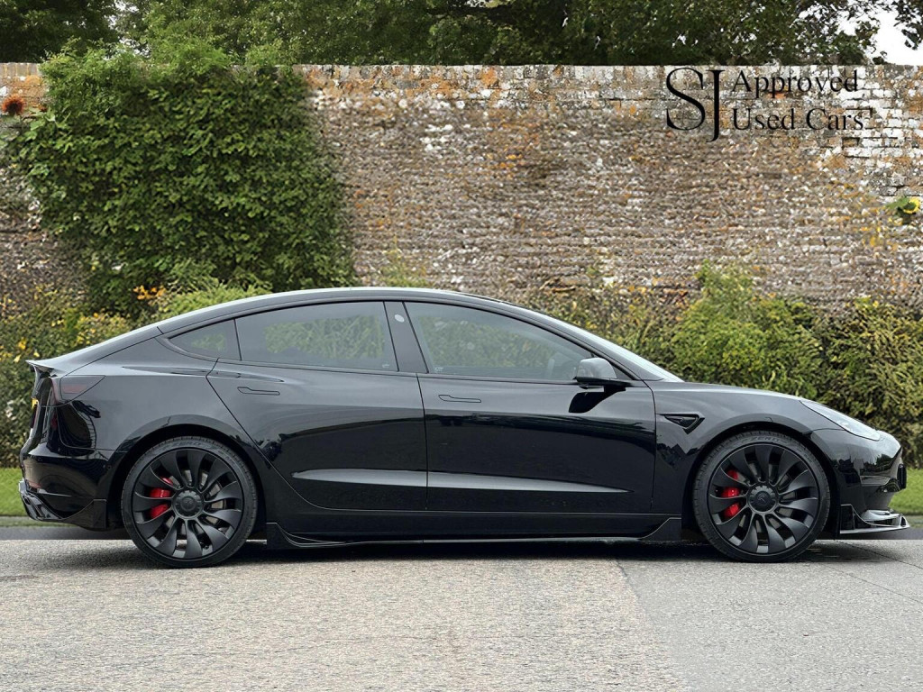 TESLA MODEL 3