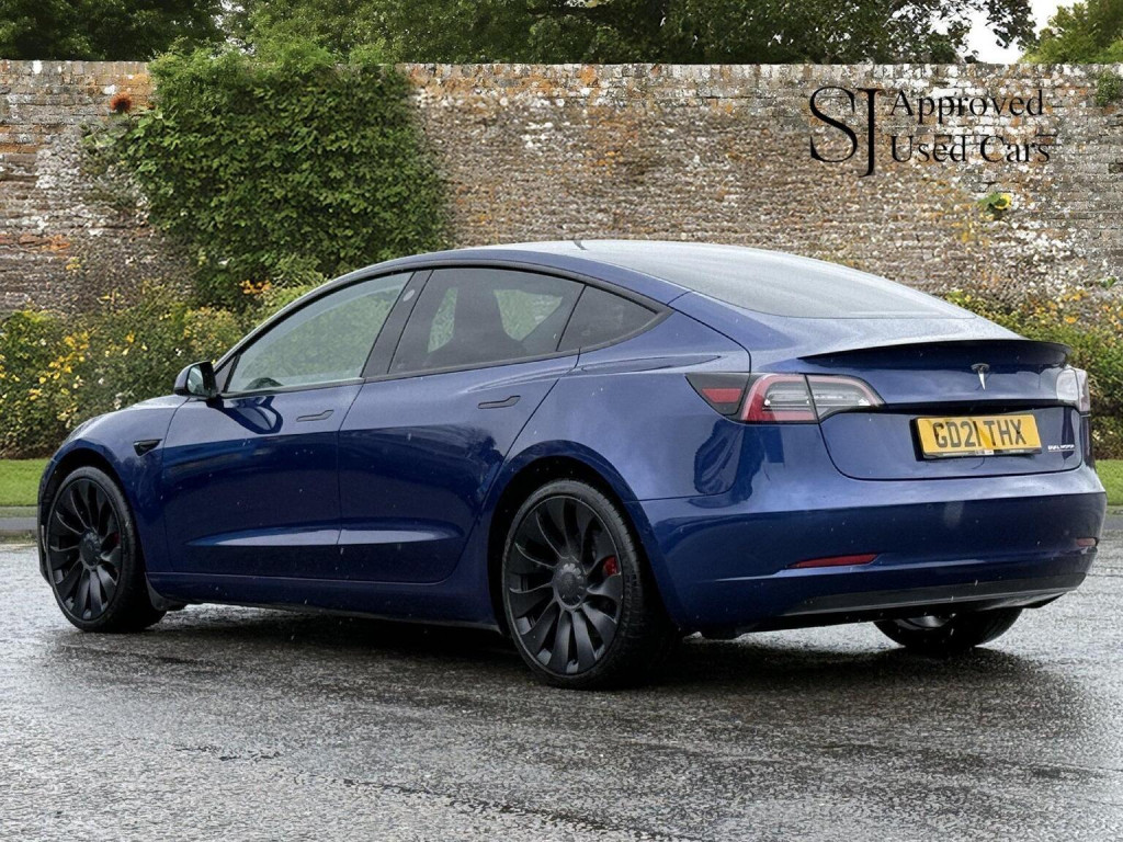 TESLA MODEL 3