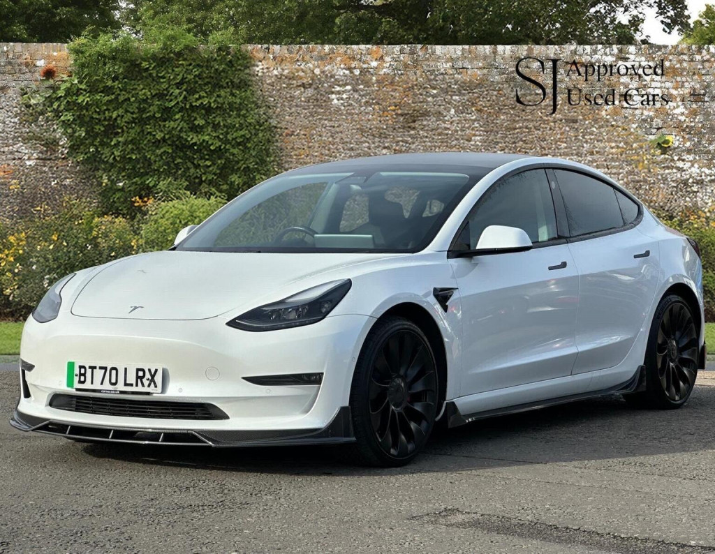 TESLA MODEL 3