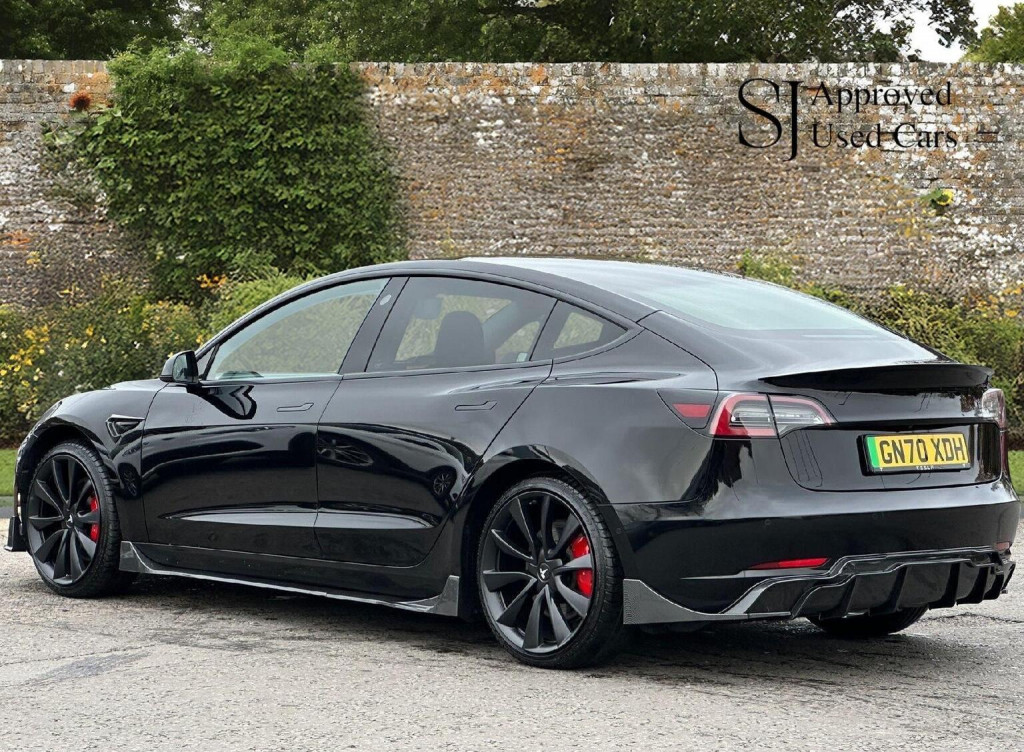 TESLA MODEL 3
