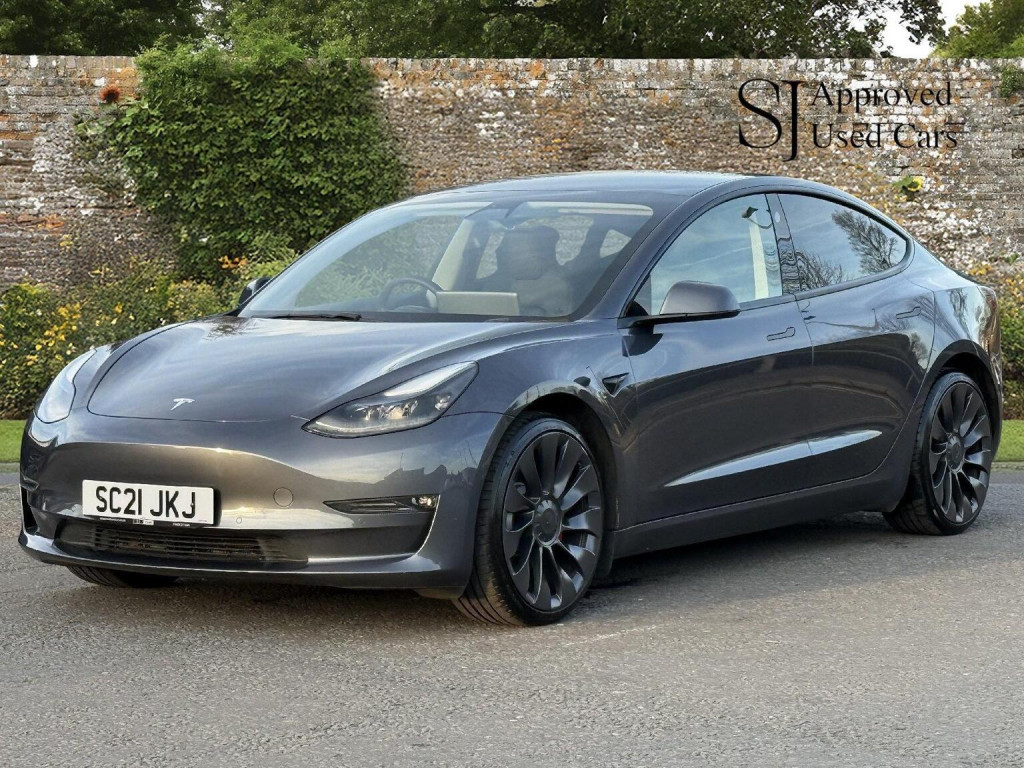 TESLA MODEL 3