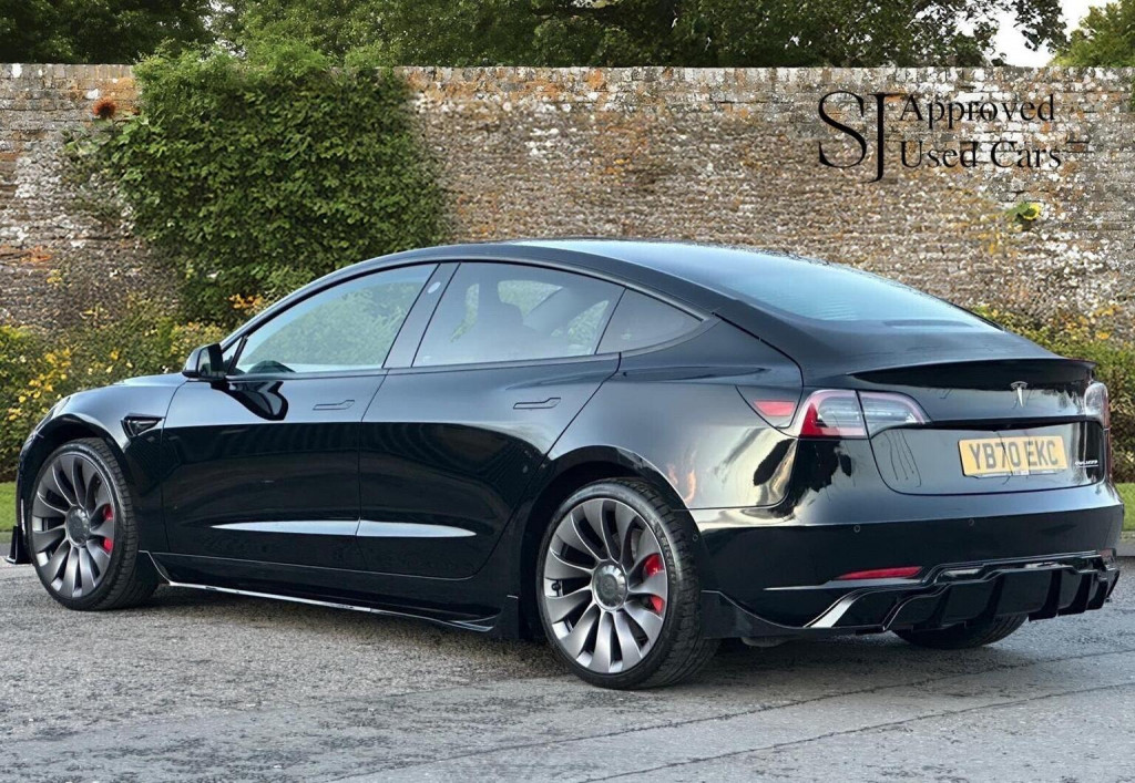 TESLA MODEL 3