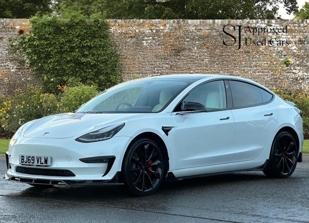 TESLA MODEL 3