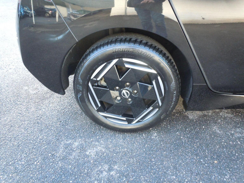 NISSAN LEAF