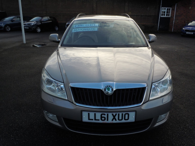 SKODA OCTAVIA 1.6 TDI Elegance DSG Euro 5 5dr