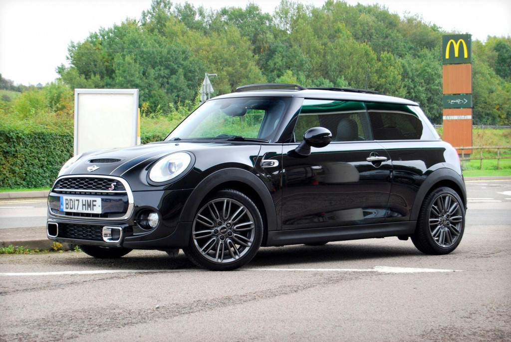 View MINI HATCH COOPER S 2.0 Cooper S 3-Door - Pan Roof, Full Leather, Chili Pack, Media Pack XL - FSH - 63k - Black - SOLD