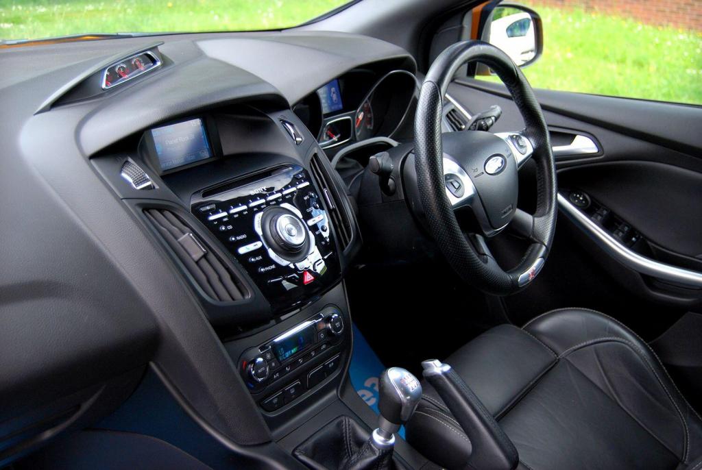 View FORD FOCUS ST-3 2.0 EcoBoost - Mountune MP275 and Exhaust - Full Ford History - 70k - Tangerine Scream - SOLD