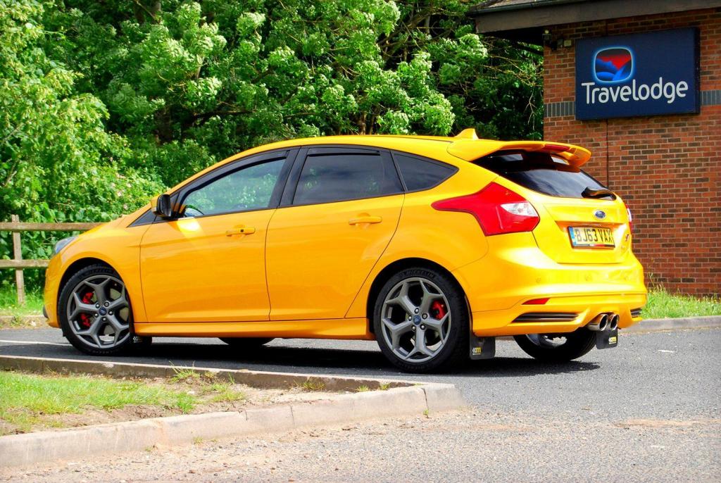 View FORD FOCUS ST-3 2.0 EcoBoost - Mountune MP275 and Exhaust - Full Ford History - 70k - Tangerine Scream - SOLD