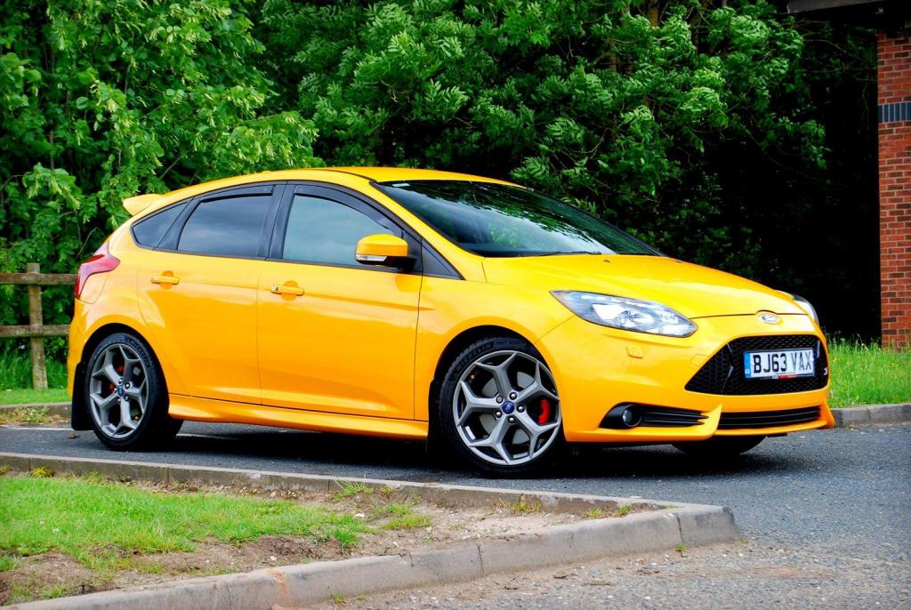 View FORD FOCUS ST-3 2.0 EcoBoost - Mountune MP275 and Exhaust - Full Ford History - 70k - Tangerine Scream - SOLD
