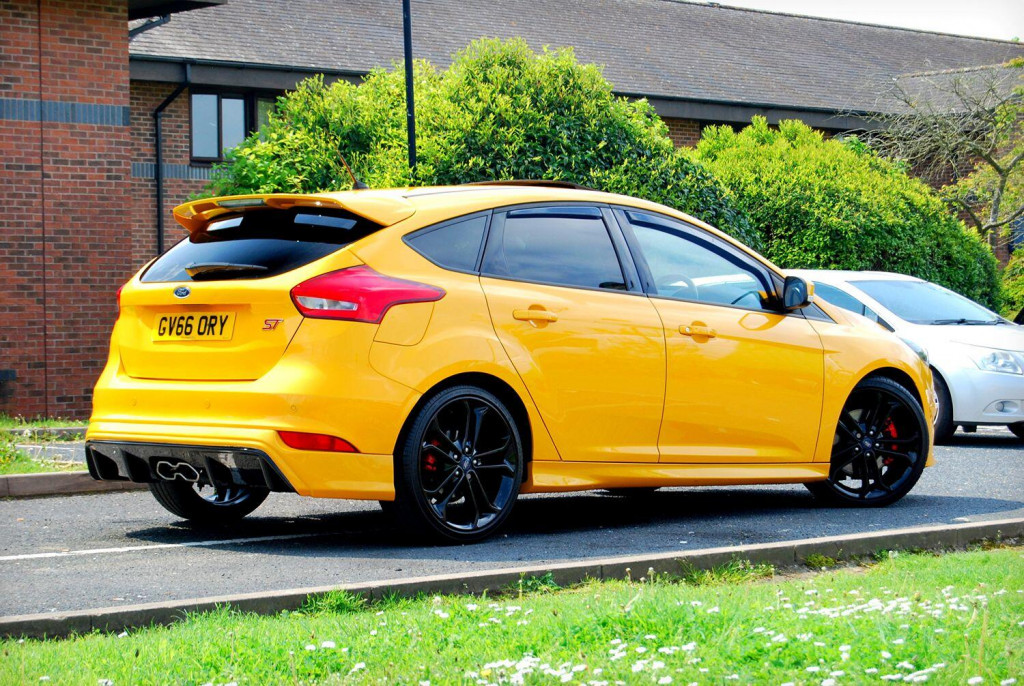 FORD FOCUS