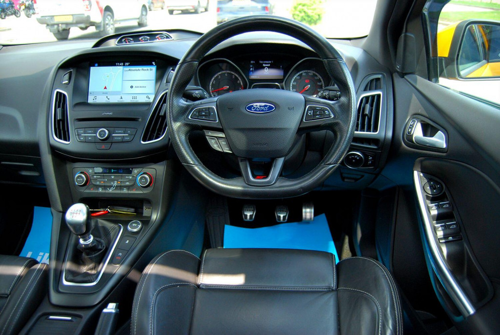 FORD FOCUS