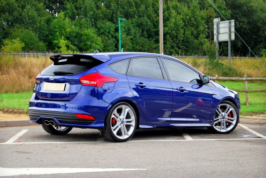 View FORD FOCUS ST-3 2.0 EcoBoost - SYNC 3 Sat Nav, Camera, 19inch Alloys, Leather - 60,800 miles - Blue - SOLD