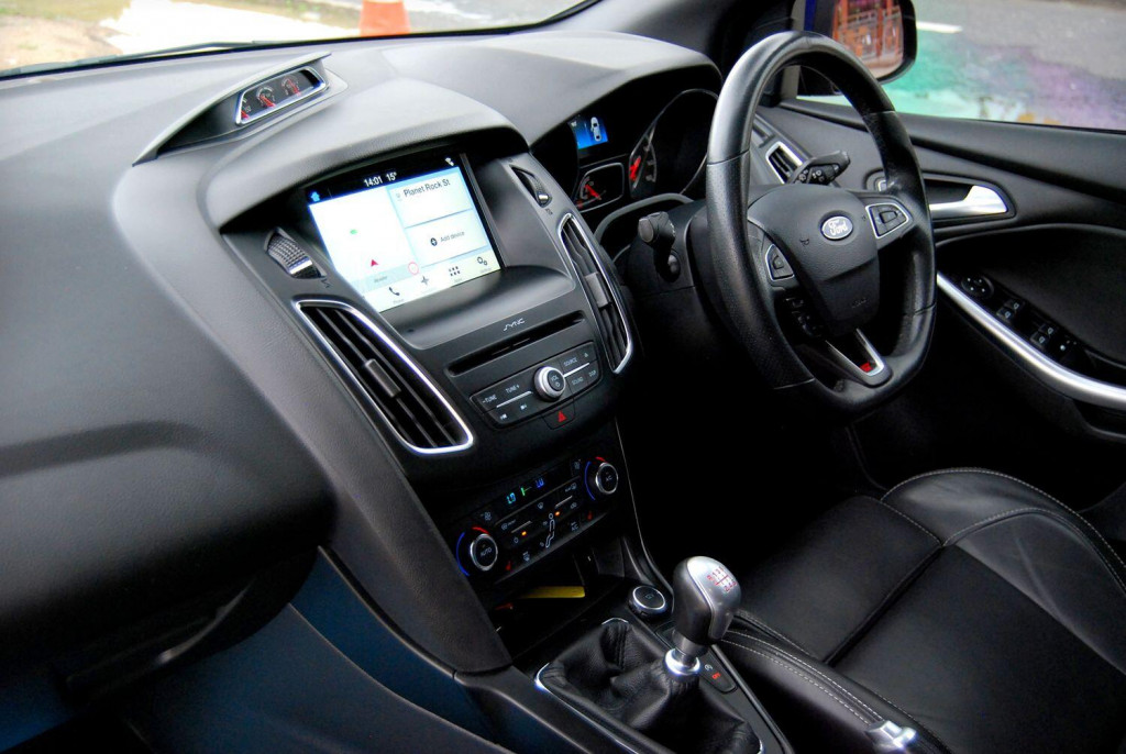 View FORD FOCUS ST-3 2.0 EcoBoost - SYNC 3 Sat Nav, Camera, 19inch Alloys, Leather - 60,800 miles - Blue - SOLD