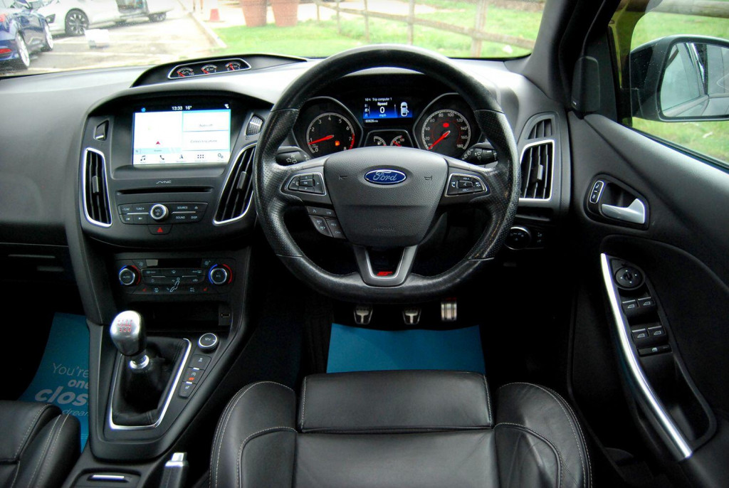 FORD FOCUS