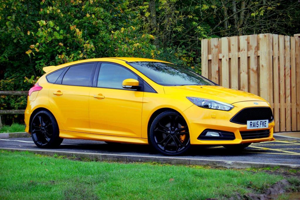 View FORD FOCUS ST-3 2.0 - Full Ford History - 19inch Alloys, Camera, Sat Nav - 73k - Tangerine Scream - SOLD
