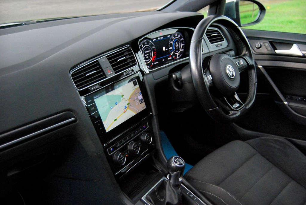 View VOLKSWAGEN GOLF R 2.0 TSI 310 5-Door 4Motion - FSH - Pan Roof, DCC, Pretorias, Camera, Digital Dash - 59k - SOLD