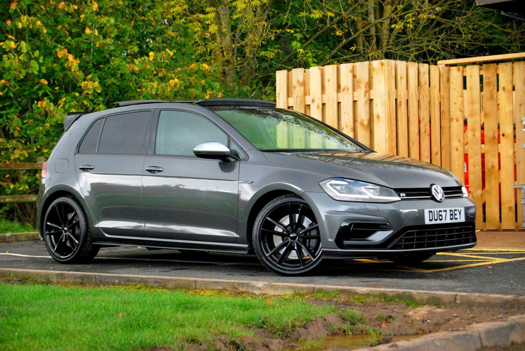 View VOLKSWAGEN GOLF R 2.0 TSI 310 5-Door 4Motion - FSH - Pan Roof, DCC, Pretorias, Camera, Digital Dash - 59k - SOLD