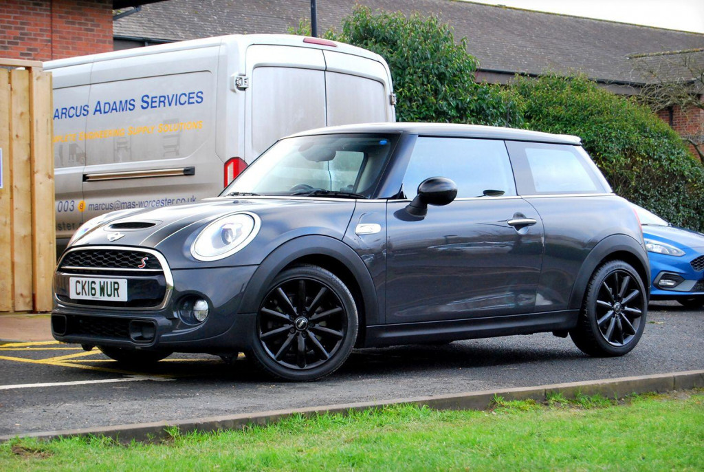 MINI HATCH
