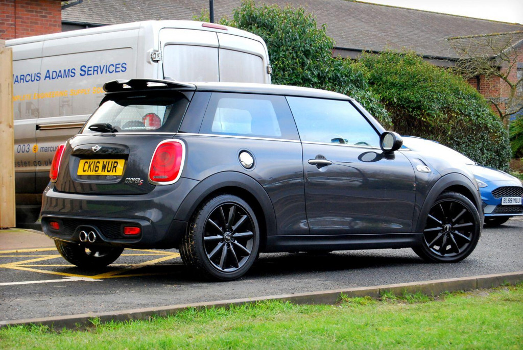 MINI HATCH