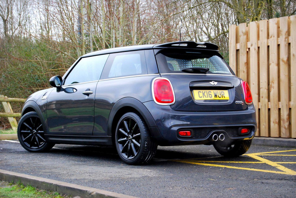 MINI HATCH