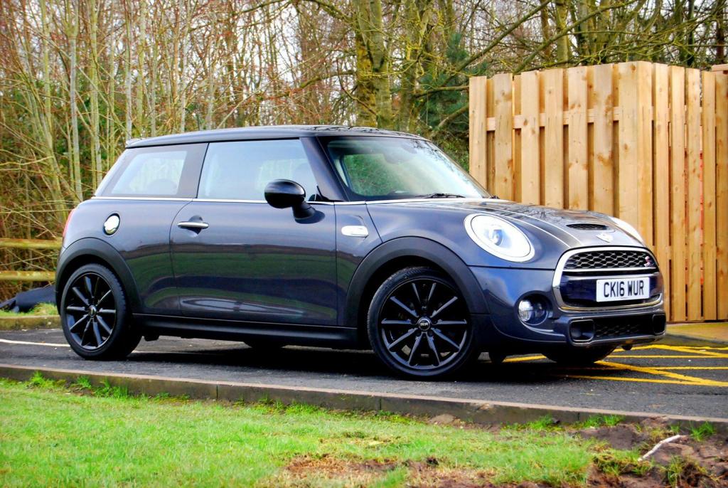 View MINI HATCH 2.0 Cooper S 3-Door - 47,400 miles - FSH - Chili Pack, 17inch Alloys, Half Leather - Grey - SOLD