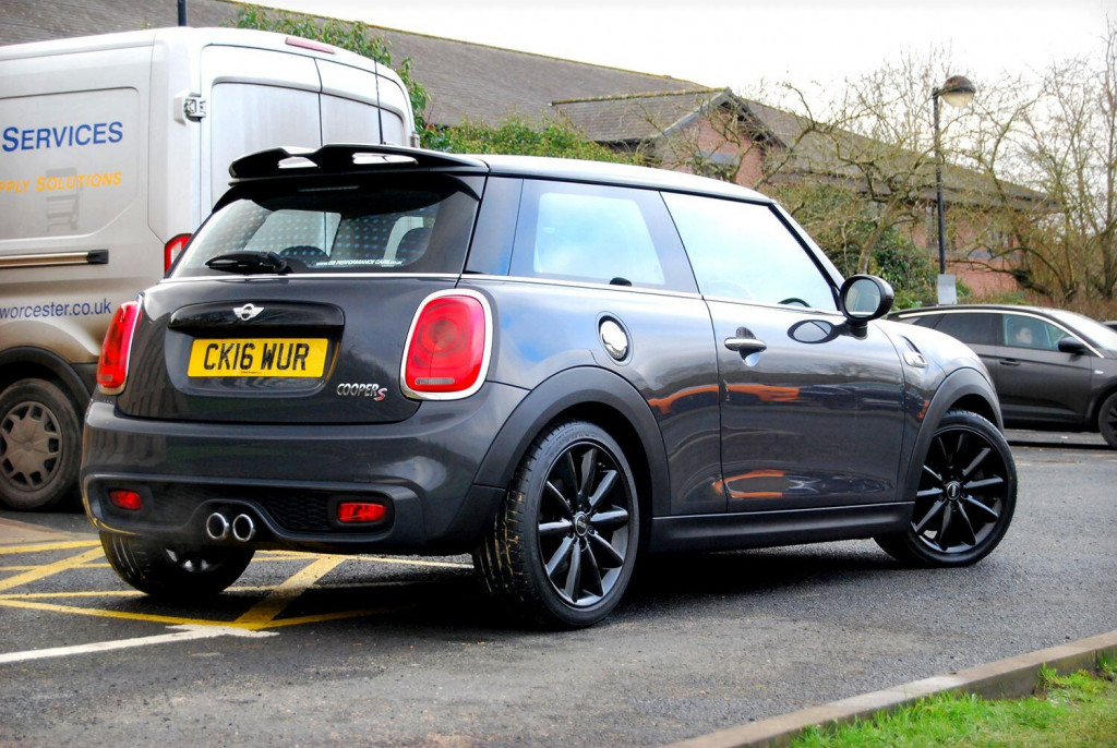MINI HATCH