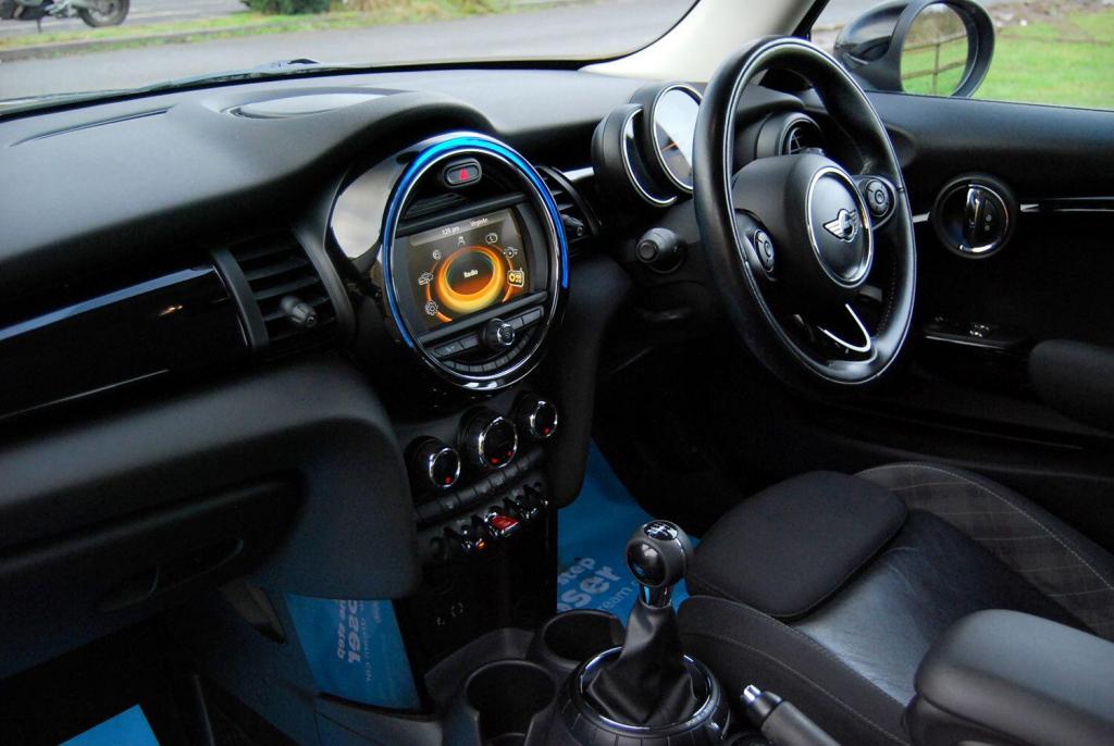 View MINI HATCH 2.0 Cooper S 3-Door - 47,400 miles - FSH - Chili Pack, 17inch Alloys, Half Leather - Grey - SOLD