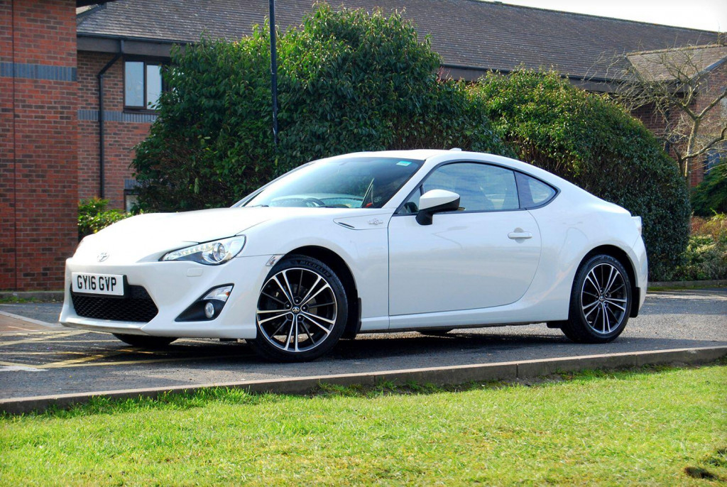View TOYOTA GT86 2.0 D-4S - 39,500 miles - Pearl White - Cruise, Sports Seats - Unmodified - 6-Speed Manual - SOLD