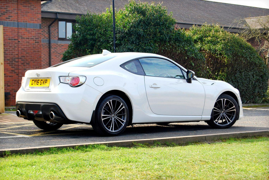 View TOYOTA GT86 2.0 D-4S - 39,500 miles - Pearl White - Cruise, Sports Seats - Unmodified - 6-Speed Manual - SOLD