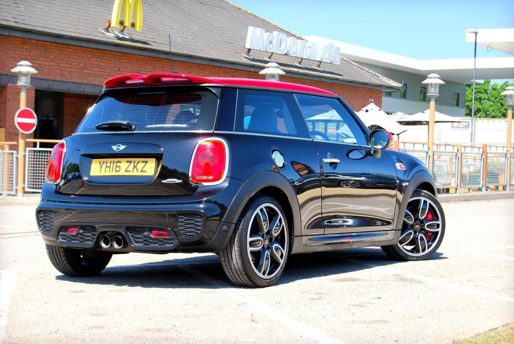 MINI HATCH