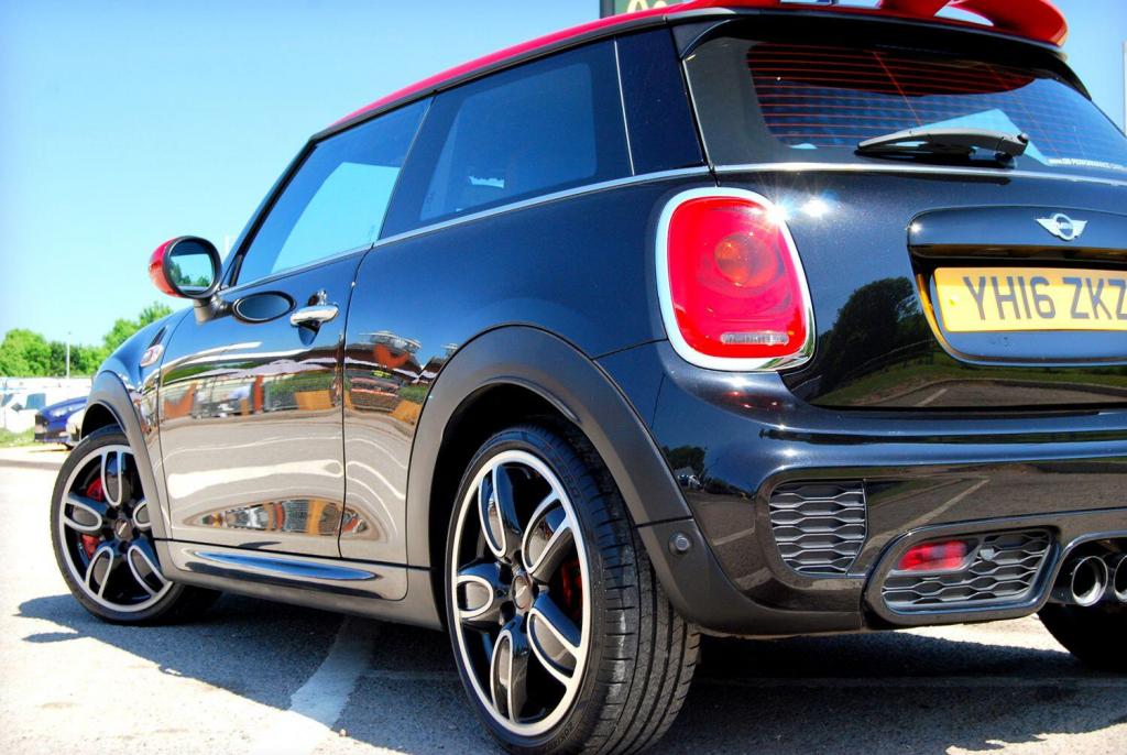 MINI HATCH