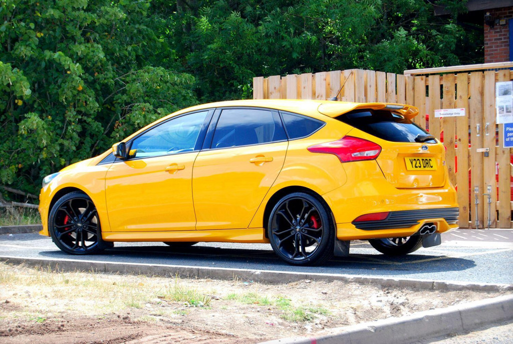 View FORD FOCUS ST-3 2.0 EcoBoost - Full Ford History - Sat Nav, 19inch Alloys, Sony - Unmodified - Tangerine - SOLD