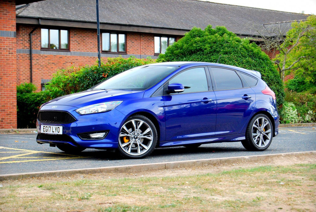 View FORD FOCUS ST-Line 1.5 TDCi 5-Door Powershift Auto - 22,500 miles - SYNC 3 Sat Nav, 18inch Alloys - FSH - Blue