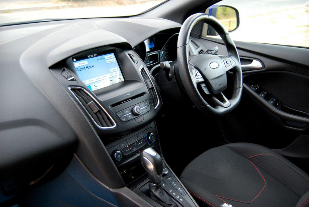View FORD FOCUS ST-Line 1.5 TDCi 5-Door Powershift Auto - 22,500 miles - SYNC 3 Sat Nav, 18inch Alloys - FSH - Blue