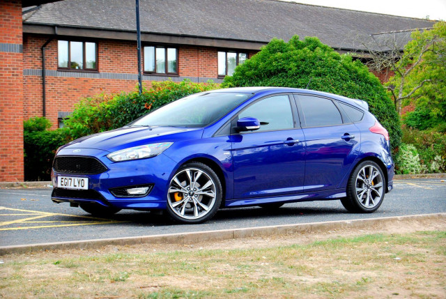 FORD FOCUS ST-Line 1.5 TDCi 5-Door Powershift Auto - 22,500 miles - SYNC 3 Sat Nav, 18inch Alloys - FSH - Blue